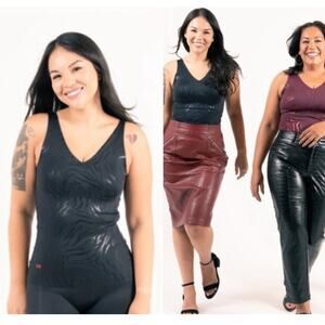 New Ruby Ribbon Gilded Tiger V Neck Tank Black Smoothing Shapewear Size 32